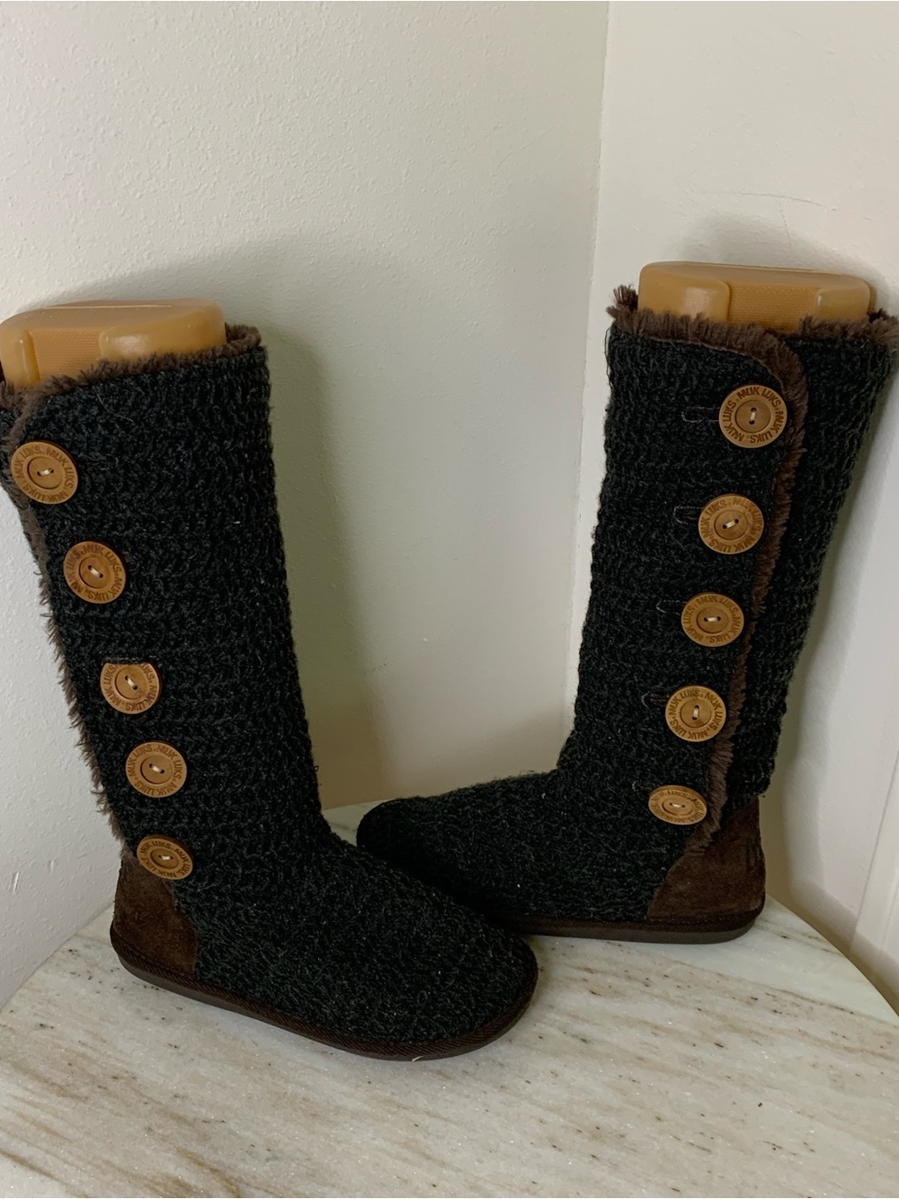 Muk Luks boots Malena sz 7 winter gray Knit Tall Button-Accent Brown Trim
